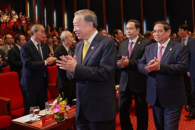 Lãnh đạo và nguyên lãnh đạo Đảng và Nhà nước dự khai mạc Đại hội - Ảnh: VGP/Nhật Bắc