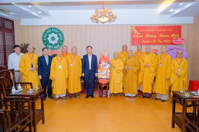 Phái đoàn chúc Tết tại Văn phòng II Trung ương GHPGVN - Ảnh: Đăng Huy