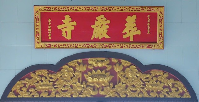 Chùa có tên gọi Huê Nghiêm xuất phát từ việc lấy tên bộ kinh Hoa nghiêm đặt cho tên chùa