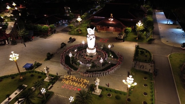 Các em thanh thiếu niên tham gia hoạt động trải nghiệm tu học, truyền đăng tại hội trại Các em thanh thiếu niên tham gia hoạt động trải nghiệm tu học, truyền đăng tại hội trại