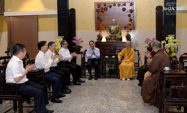 Quang cảnh buổi Đức Pháp chủ tiếp Bí thư Thành ủy TP.HCM Trần Lưu Quang và phái đoàn tại chùa Huê Nghiêm Quang cảnh buổi Đức Pháp chủ tiếp Bí thư Thành ủy TP.HCM Trần Lưu Quang và phái đoàn tại chùa Huê Nghiêm