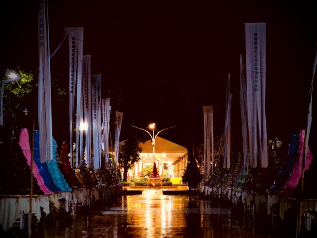 Lễ tưởng niệm, kỳ siêu các anh hùng liệt sĩ, chiến sĩ, đồng bào đã an táng tại Nghĩa trang Đô Thành, diễn ra hai ngày, 8 và 9-11-2025 Lễ tưởng niệm, kỳ siêu các anh hùng liệt sĩ, chiến sĩ, đồng bào đã an táng tại Nghĩa trang Đô Thành, diễn ra hai ngày, 8 và 9-11-2025