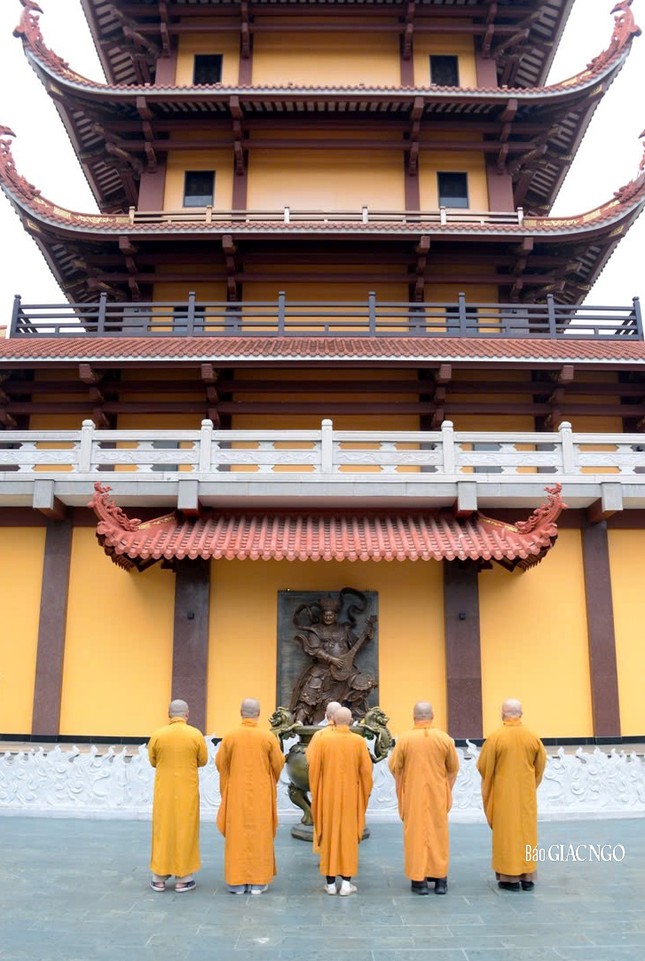 Trước tháp Đa Bảo, nơi tôn trí xá-lợi Trái tim Bồ-tát Thích Quảng Đức - Ảnh: Bảo Toàn Trước tháp Đa Bảo, nơi tôn trí xá-lợi Trái tim Bồ-tát Thích Quảng Đức - Ảnh: Bảo Toàn