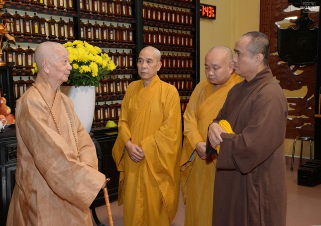 Đại lão Hòa thượng chia sẻ về môi trường đào tạo Tăng tài Phật học đường Nam Việt và các học Tăng đồng học, trong đó có Thầy Long Nguyệt - một trong những vị được quý Hòa thượng Ban Giám đốc chọn gởi sang Nhật Bản để du học Đại lão Hòa thượng chia sẻ về môi trường đào tạo Tăng tài Phật học đường Nam Việt và các học Tăng đồng học, trong đó có Thầy Long Nguyệt - một trong những vị được quý Hòa thượng Ban Giám đốc chọn gởi sang Nhật Bản để du học