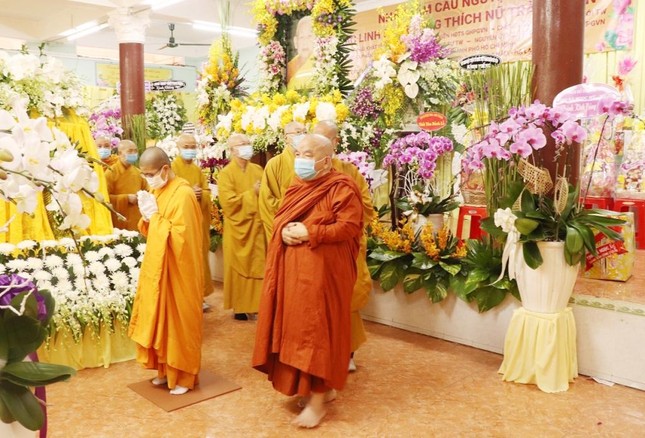 Đoàn Phật giáo TP.HCM viếng tang Ni trưởng Thích nữ Tràng Liên - Ảnh: Tâm Xuân