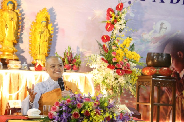 Ni sư Thích nữ Hương Nhũ thuyết giảng về ý nghĩa Tịnh độ