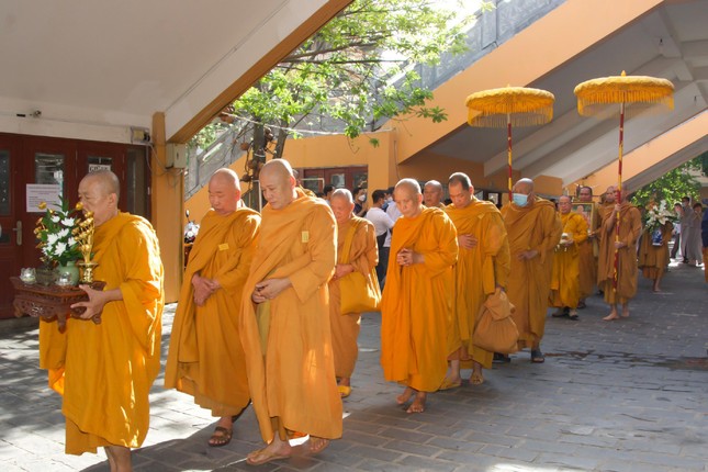 Chư tôn đức tiễn biệt vị giáo phẩm có công lao đối với sự phát triển của Hệ phái