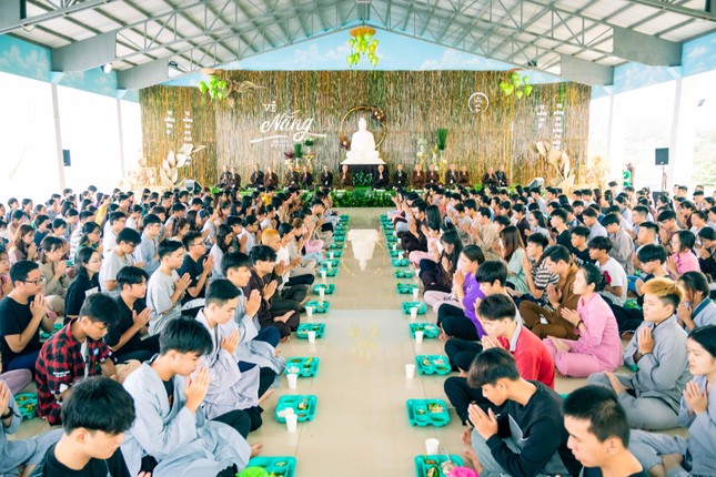 Thực tập ăn cơm trong chánh niệm