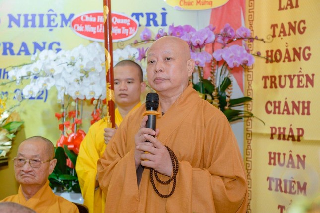 Hòa thượng Thích Lệ Trang ban đạo từ Hòa thượng Thích Lệ Trang ban đạo từ