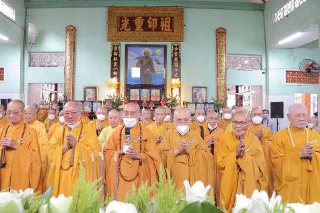 Cử hành nghi thức sái tịnh đàn tràng, cử hành lễ nhập kim quan Cử hành nghi thức sái tịnh đàn tràng, cử hành lễ nhập kim quan