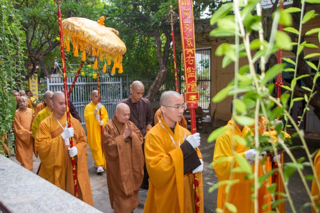 Cung đón chư tôn đức Hội đồng Trị sự quang lâm