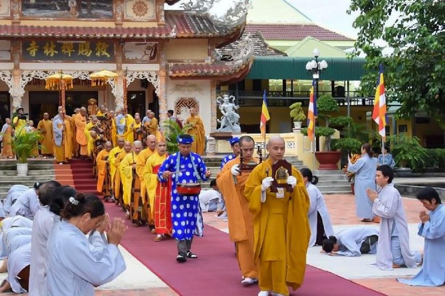 Tại chùa Sắc tứ Thiền Lâm (huyện Ninh Sơn) Tại chùa Sắc tứ Thiền Lâm (huyện Ninh Sơn)