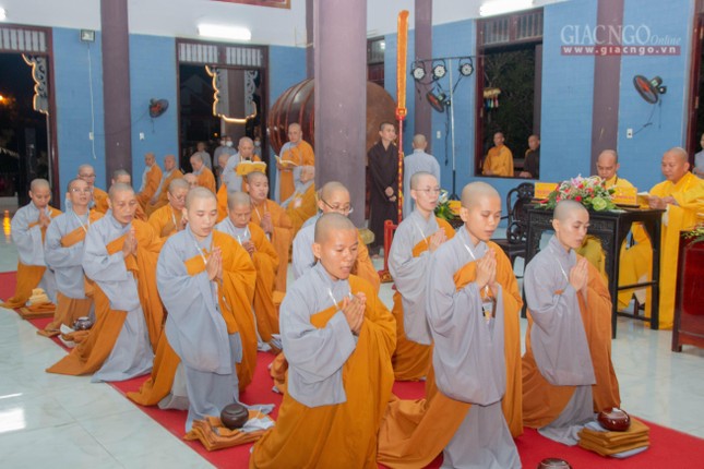 Tác pháp cầu thỉnh Đại tăng Giới sư