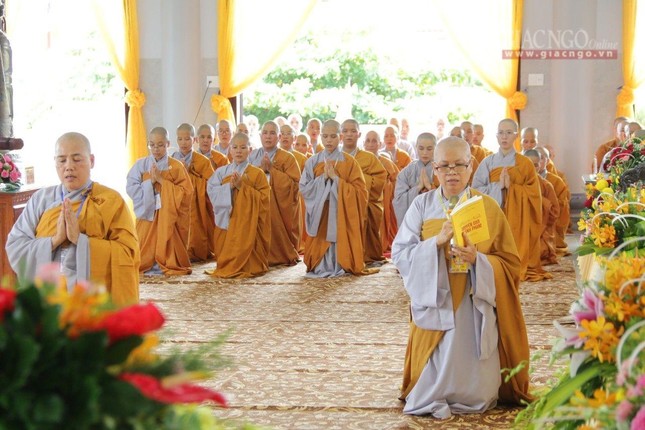 Chư giới tử Ni tác thỉnh Hội đồng Thập sư