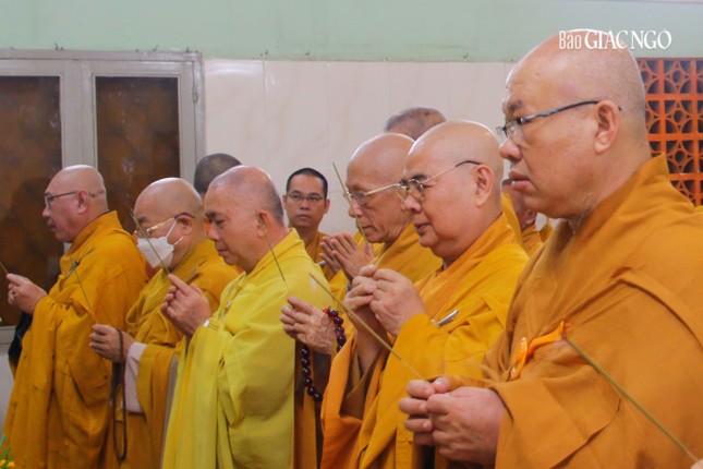 Thành kính tưởng niệm