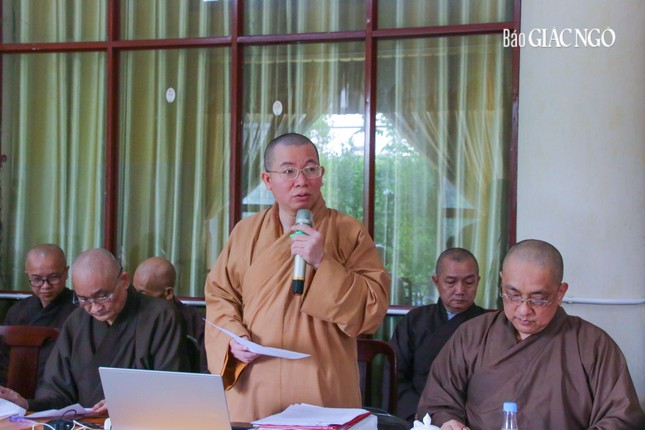 Đại đức Thích Thiện Trí báo cáo công tác tổ chức đại hội Đại đức Thích Thiện Trí báo cáo công tác tổ chức đại hội