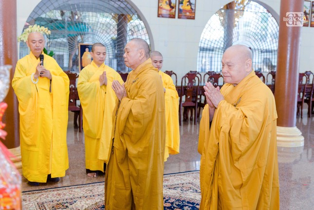 Nhất tâm cầu nguyện - Ảnh: Đăng Huy Nhất tâm cầu nguyện - Ảnh: Đăng Huy