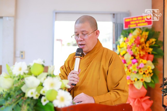 Thượng tọa Thích Huệ Nghiêm trình bày báo cáo tổng kết Thượng tọa Thích Huệ Nghiêm trình bày báo cáo tổng kết