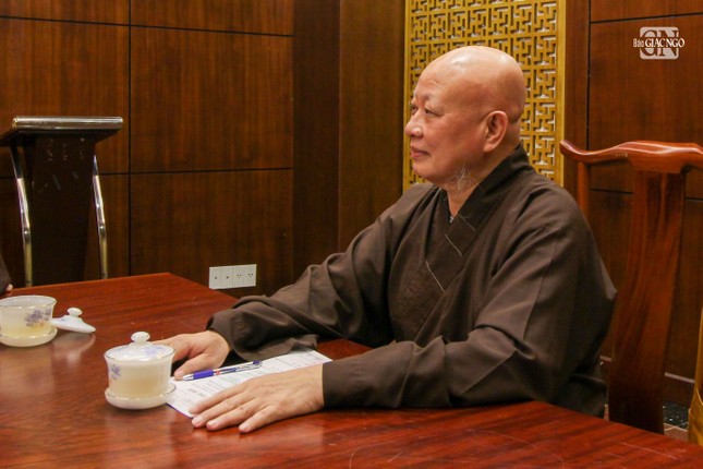 Hòa thượng Thích Lệ Trang chủ trì phiên họp Hòa thượng Thích Lệ Trang chủ trì phiên họp