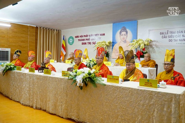 Chư tôn giáo phẩm chứng minh