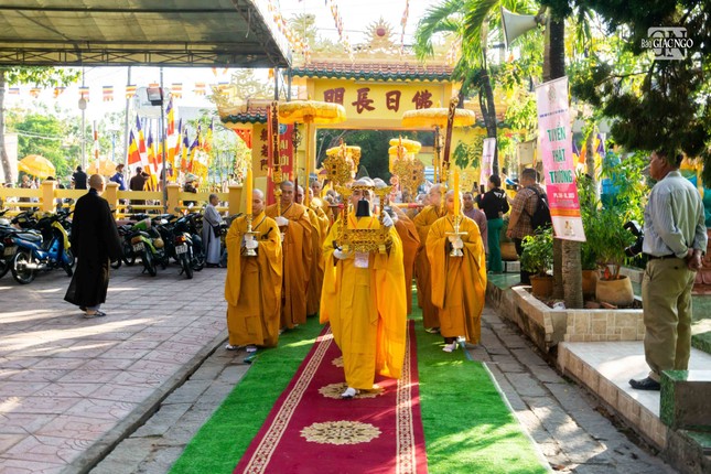 ...được cung nghinh an trí tại giới trường Tăng - chùa Phước Hưng ...được cung nghinh an trí tại giới trường Tăng - chùa Phước Hưng