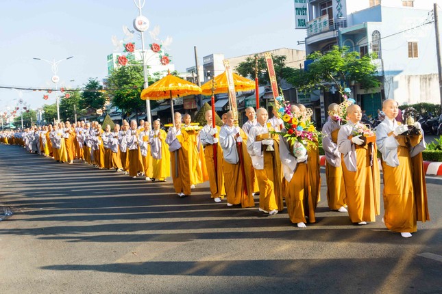 Chư Ni cung rước giới bổn Chư Ni cung rước giới bổn