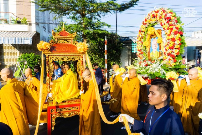 Tôn tượng và di ảnh Đại lão Hòa thượng Thích Trí Tịnh Tôn tượng và di ảnh Đại lão Hòa thượng Thích Trí Tịnh