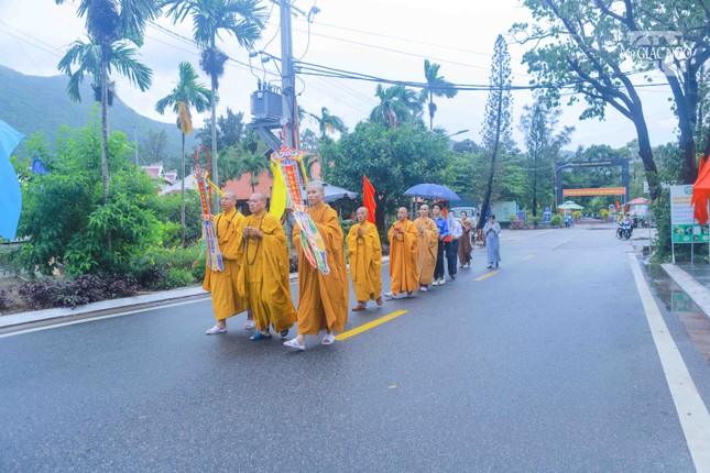 Các đoàn chiêu u, cung thỉnh linh vị ở các điểm nhà tù, nghĩa trang... về Đền thờ Côn Đảo