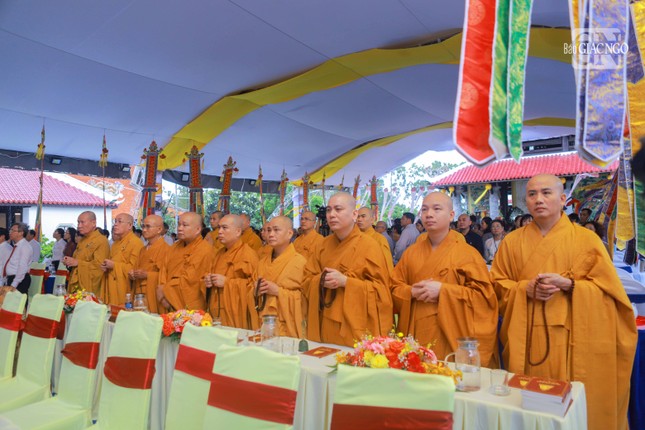 Chư Tăng tham dự cầu nguyện