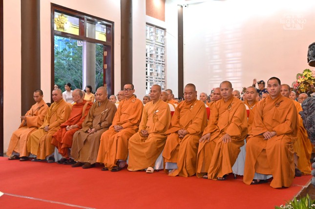 Chư tôn đức tham dự lễ truy niệm tại Đền thờ Liệt sĩ TP.Vũng Tàu