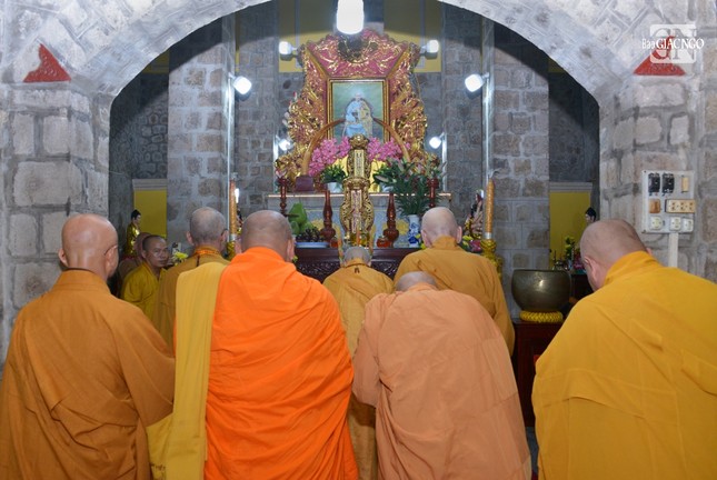 Kính cẩn đảnh lễ lịch đại chư vị tổ sư