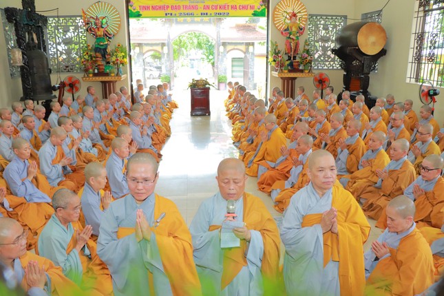 Chư Ni thực hiện nghi thức Tự tứ, kết thúc mùa An cư kiết hạ