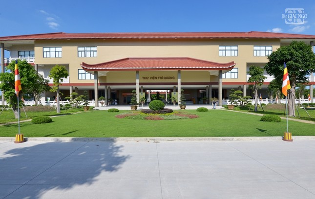 Thư viện Trí Quảng được chính thức khởi công xây dựng vào tháng 3-2021 với tổng diện tích xây dựng khoảng 12.500 m2