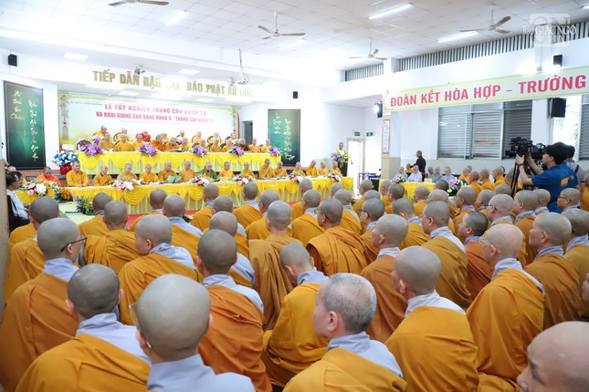 Quang cảnh hội trường