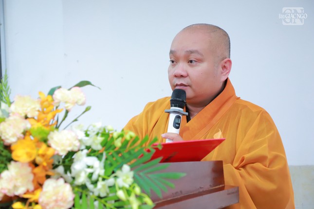 Thượng tọa Thích Trung Nguyện công bố quyết định khen thưởng của Ban Trị sự GHPGVN TP.HCM