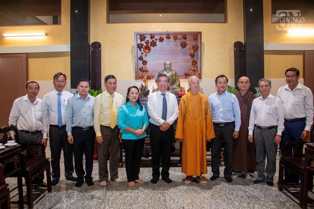 Phái đoàn lãnh đạo TP.HCM với Đức Pháp chủ GHPGVN Phái đoàn lãnh đạo TP.HCM với Đức Pháp chủ GHPGVN