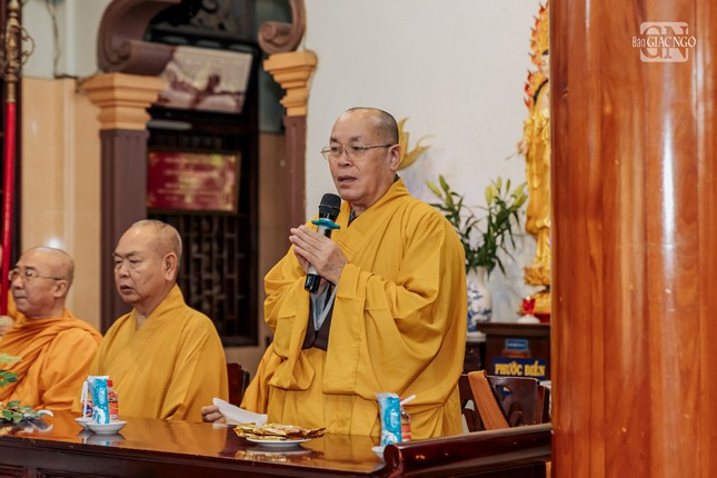 Thượng tọa Thích Đạt Đức thăm hỏi chư hành giả an cư tại chùa Từ Quang