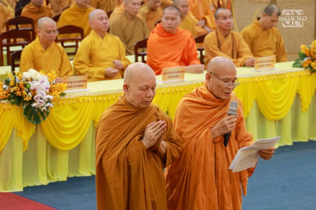 Nhị vị Hòa thượng tân trụ trì dâng lời phát nguyện