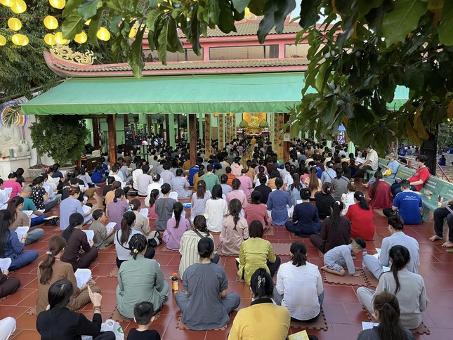 Đông đảo Phật tử về tham dự Đông đảo Phật tử về tham dự