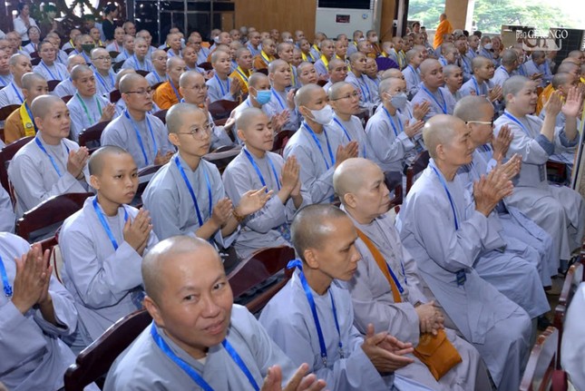 Chư Ni và Ni sinh tham dự