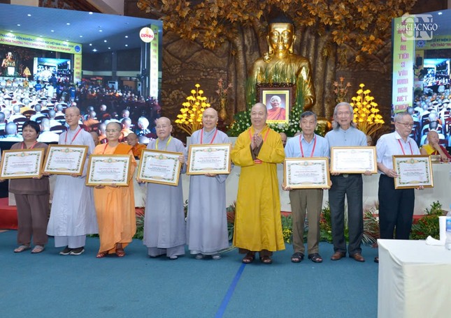 Tuyên dương công đức..