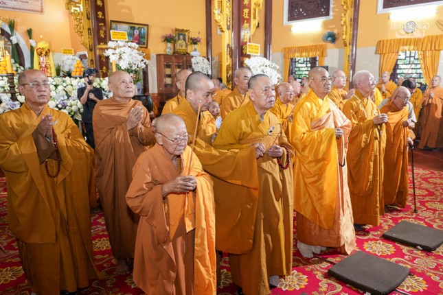 Chư tôn giáo phẩm niêm hương lễ Tổ Chư tôn giáo phẩm niêm hương lễ Tổ