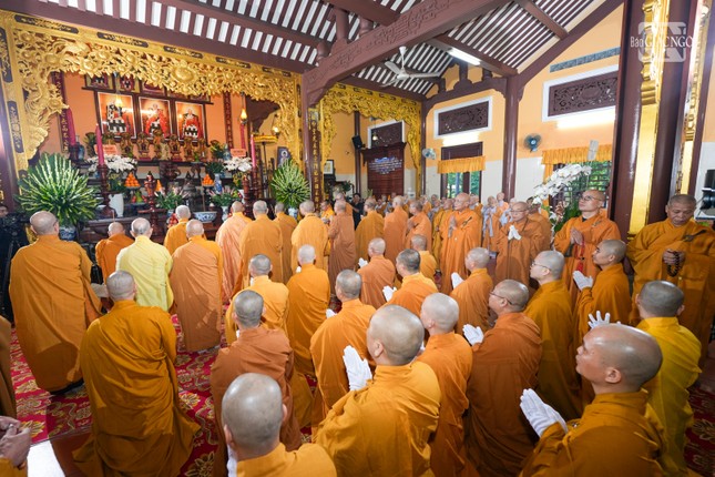 Cử hành nghi thức nhập kim quan Cử hành nghi thức nhập kim quan