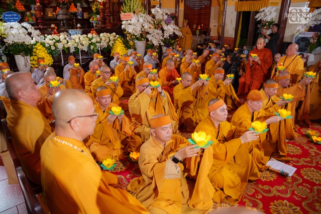 Lễ thắp nến tưởng niệm Hòa thượng Thích Huệ Cảnh