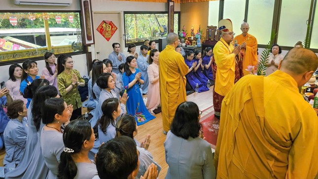 Khóa lễ tụng kinh tại chánh điện chùa Phật Tổ