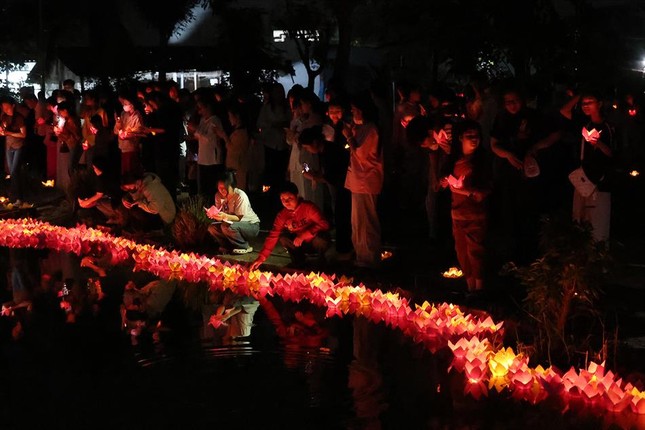 Đêm hoa đăng tại chùa Ân Thọ Đêm hoa đăng tại chùa Ân Thọ