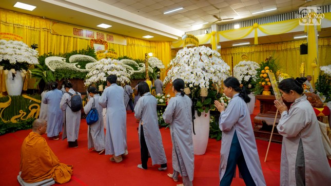 ... tiễn biệt bậc Thầy khả kính trong tĩnh lặng ... tiễn biệt bậc Thầy khả kính trong tĩnh lặng