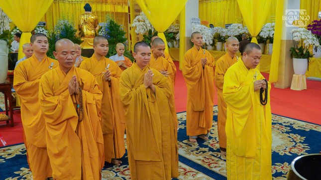 Đại diện Ban Giám hiệu và Tăng sinh Trường Trung cấp Phật học Đại Tòng Lâm Đại diện Ban Giám hiệu và Tăng sinh Trường Trung cấp Phật học Đại Tòng Lâm