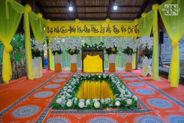 Bên triền đồi chùa Thanh Sơn, cạnh thiền thất xưa của Trưởng lão Hòa thượng Thích Từ Thông là nơi an trí kim quan của ngài