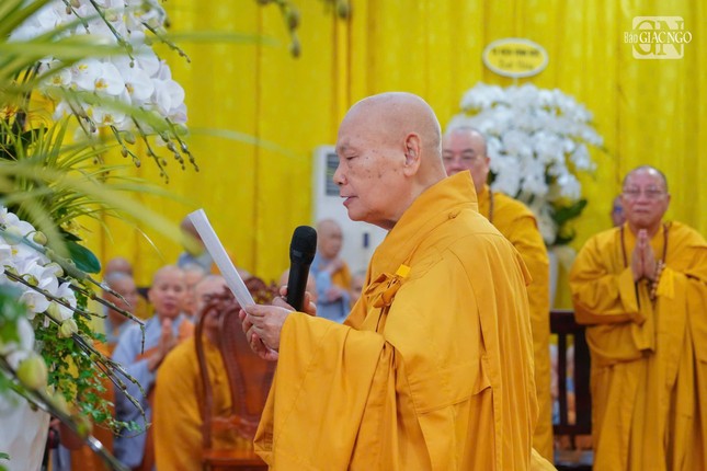 Trưởng lão Hòa thượng Thích Thiện Nhơn dâng lời tưởng niệm của Trung ương GHPGVN